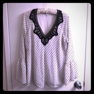 DR2 Black and White Belle Sleeved Blouse